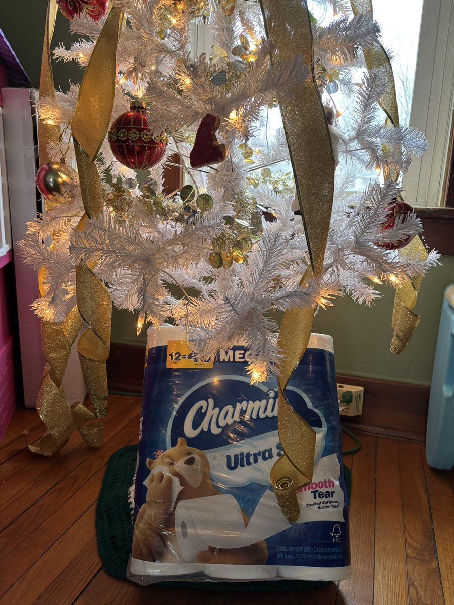 narcoloopsie's tweet image. Look what Scata brought me for Cheatmas 🥰 I knew if I left the toilet lid up, I’d be rewarded #poopgate #cheatmas #pooversary #scatgate #scataversary #foodiebeauty