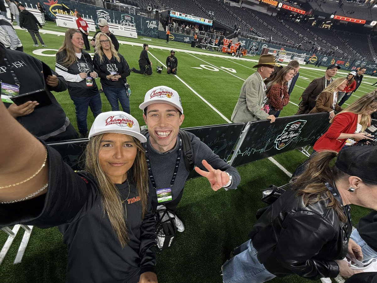 aidanbloomstine's tweet photo. A spectacular way to finish my final football season at @USC_Athletics! This team fully embodied the Fight On spirit last night. I’m incredibly grateful for all the memories and learning under @katieryan209 for almost four years. Looking forward to what’s to come! ✌️ https://t.co/QwJ7PDSpou