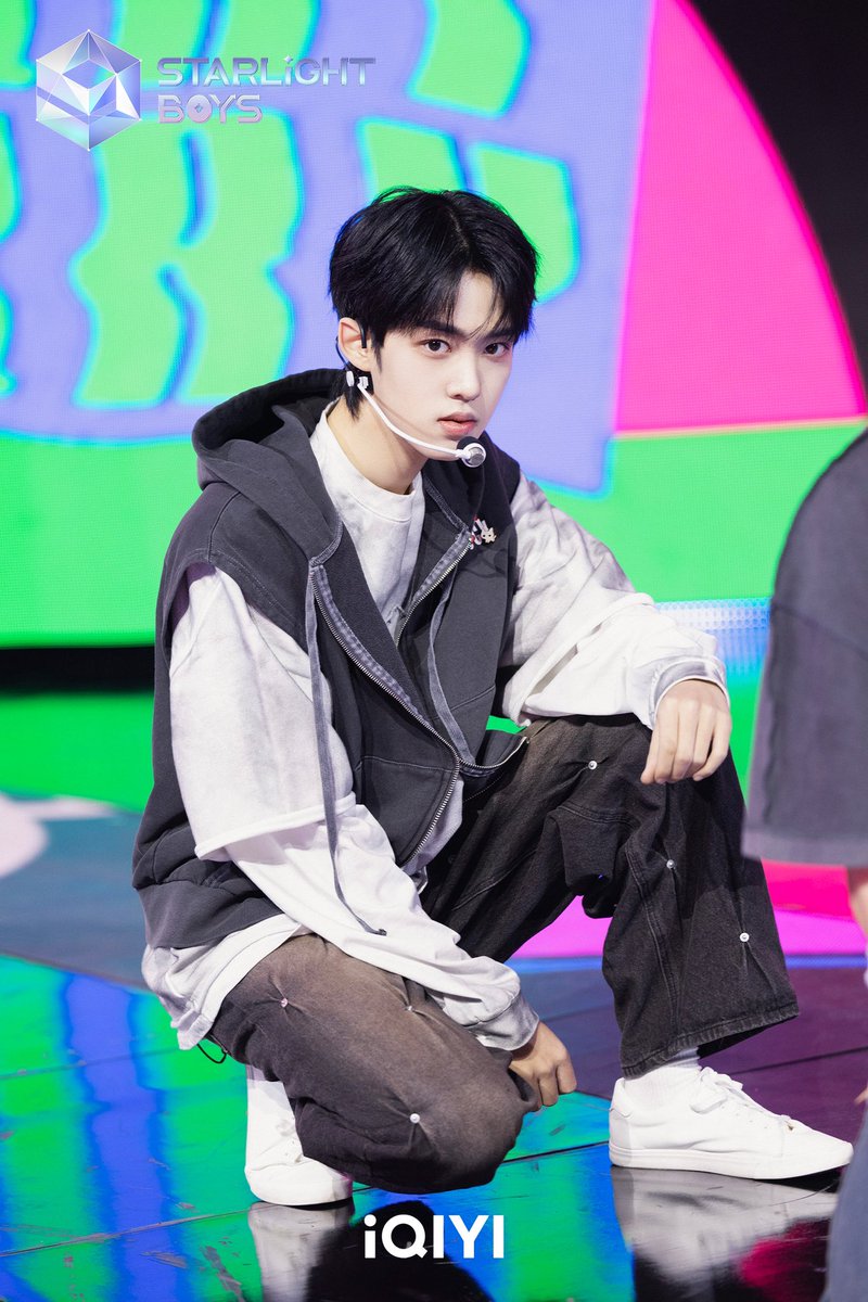 Starlight_Boys_'s tweet photo. iQIYI's Starlight Boy CONGB, DO HA, DUAN XING XING stills are here. Hope the boys' future shines bright!

콩비, 도하, 뚜안 싱 싱의 파이널 경연 스틸 공개✨
별빛 소년들의 밝은 미래를 기대합니다🌟
#아이치이 국제판 <스타라이트 보이즈>

#iQIYI #StarlightBoys #스타라이트보이즈 #星光闪耀的少年 #StarlightBoysFinalPerformance