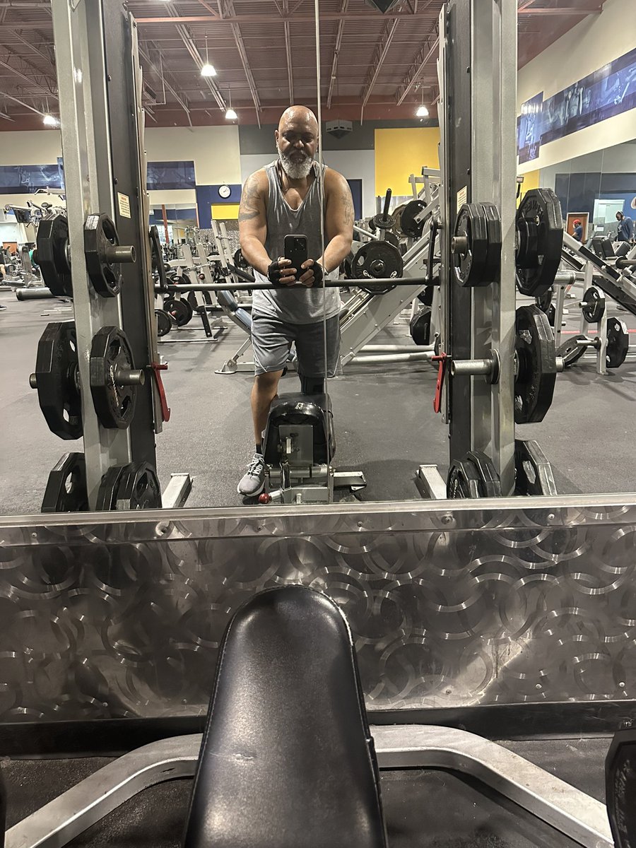 DaMayor76107's tweet photo. Raining up here in DFW but it don’t stop my grind! #SaturdaySatisfaction #GymLife #FiftyPlusClub💪🏽 @24hourfitness https://t.co/teBpNKUikG