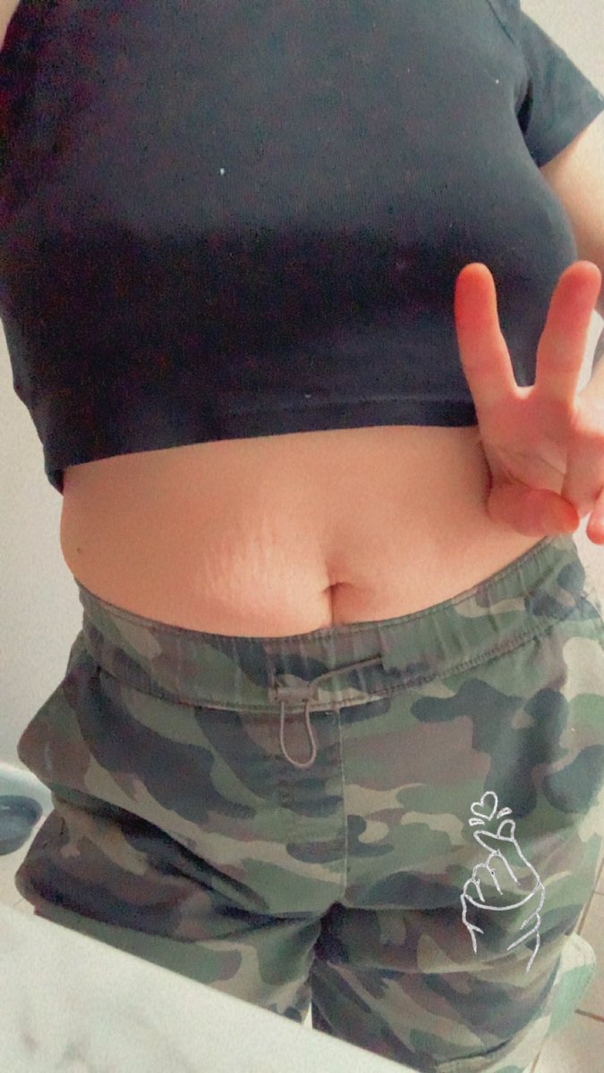 LTaylorr__'s tweet photo. @LaughForCash Cheers to the ticklish belly mom edition  
>>> tickle my belly 🫶🏼 https://t.co/8llQZfFnff