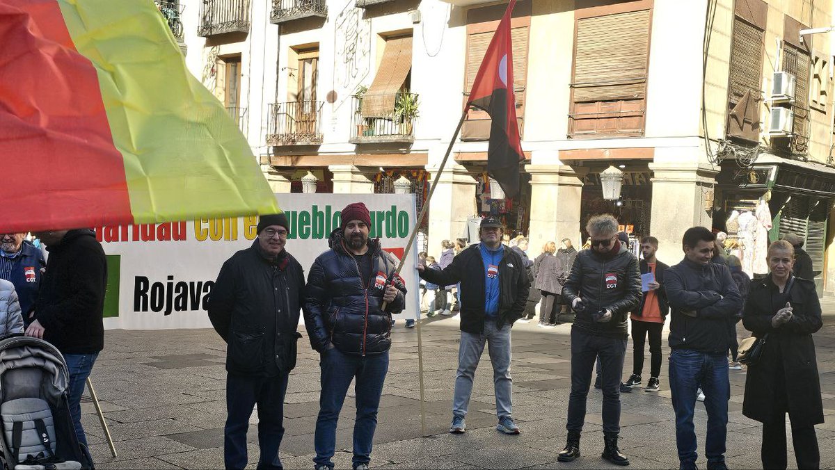 CGT's tweet image. Kurdistán |
En la concentración celebrada hoy frente al Mo AAEE para defender #Rojava contra la invasión turca de DAANES, también ha estado el SP Internacional (@CGTRRII )como el Secr Organización de @CGT_Madrid
#Riseup4Rojava