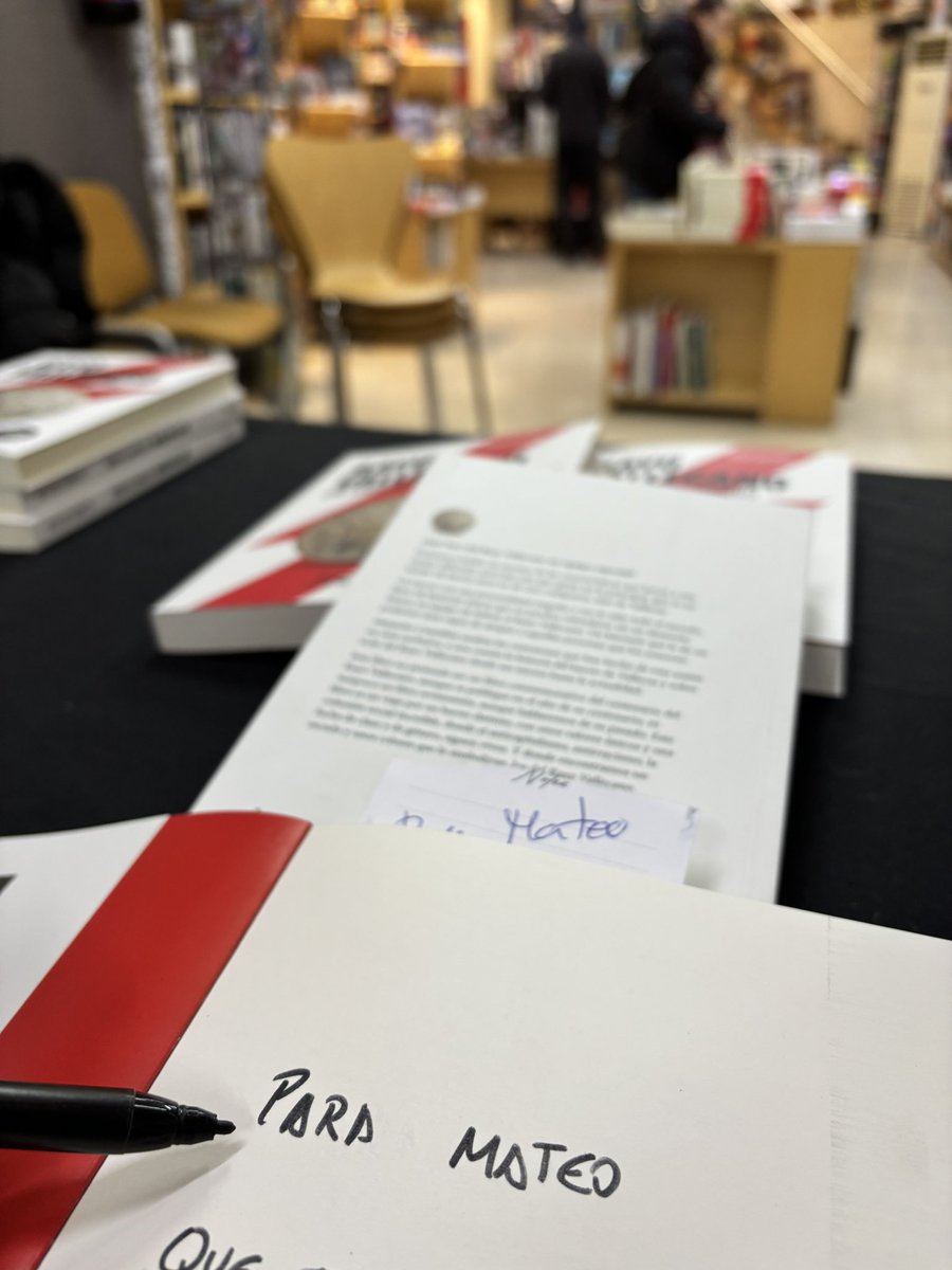 ✍🏽 Vamos al lío 

👉🏼 En <a href="/mugalibros/">Librería Muga</a> 

📚 By <a href="/FueraDeRutaEd/">Fuera De Ruta</a> 

#RayoVallecano
