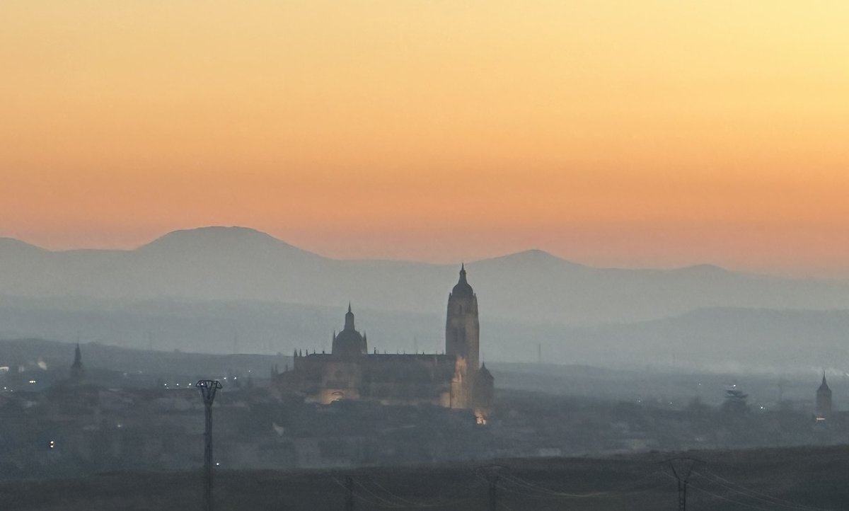 queizan's tweet photo. #Segovia @catedralsegovia https://t.co/dsG4wlKVYf