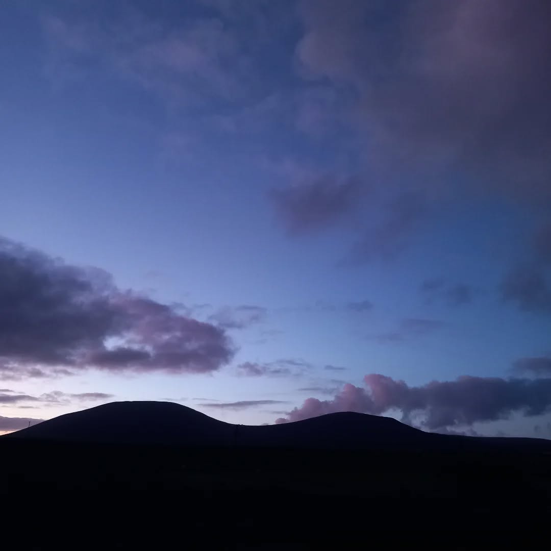 Day 363 ✅️ #366DaysOfWalking - This photo was taken at 5pm. The #GrandStretchInTheEvenings has begun! In a few days, I will stop using this platform. I will be doing #100DaysOfWalking over on Instagram.