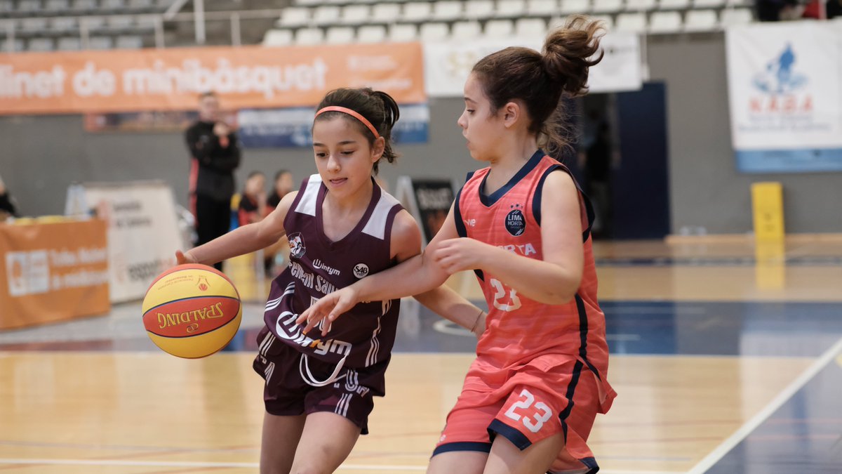 ⌛️ Darrers partits en joc del segon dia de competició del 61è Trofeu Molinet de minibàsquet. Demà arrenquem de nou a partir de les 9:30h!

📸 M.A. Chazo / FCBQ
🔗 molinet.basquetcatala.cat | #TrofeuMolinetBQ