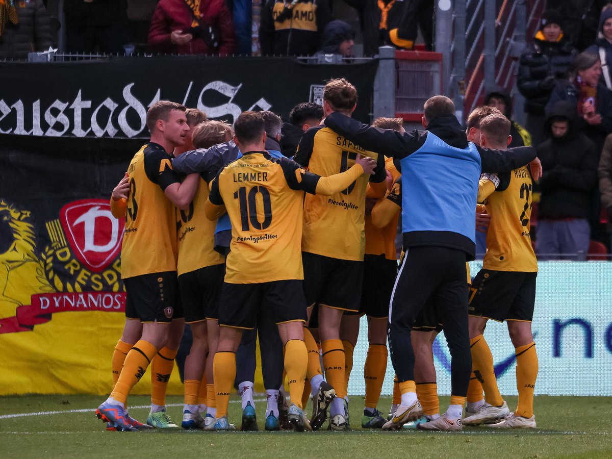 👋2⃣0⃣2⃣5⃣🔥

#sgd1953 #SGD #DynamoDresden #Dresden #forzadynamo