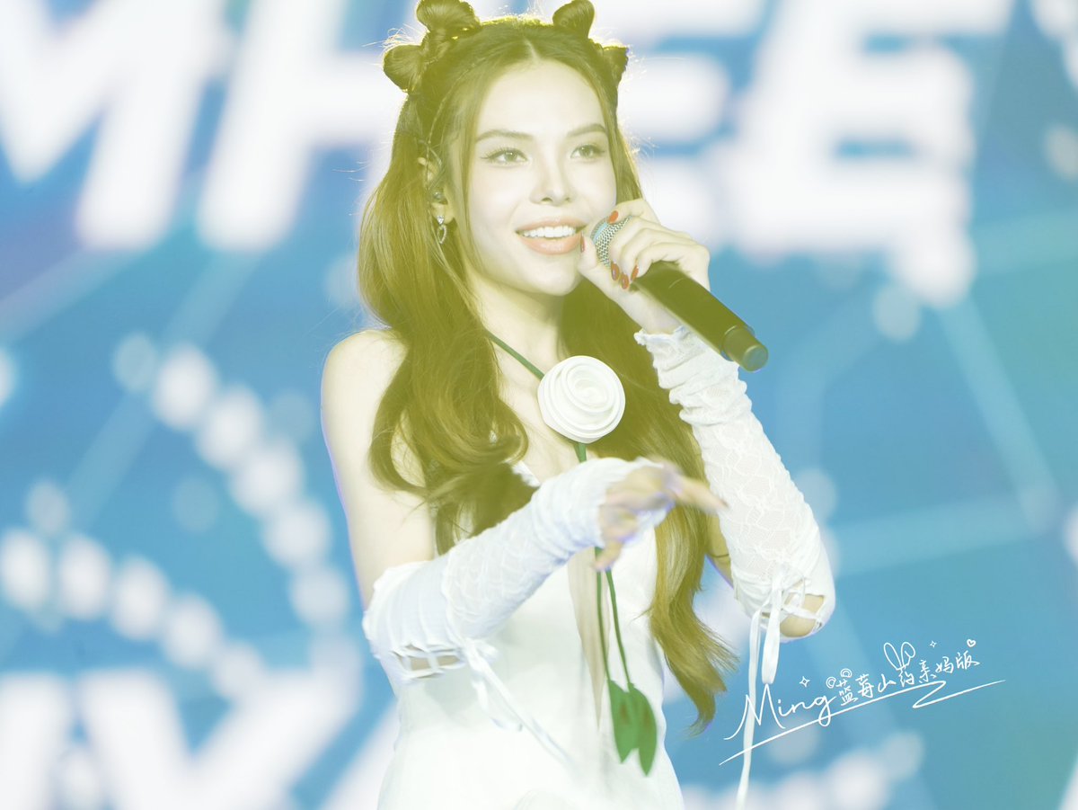 MingPhotog's tweet photo. 没有修过图
现场光线自己就照过来
我女儿自带滤镜出场🐰🥰🫶🏻🎄

PRE COUNTDOWN WT LMSY
#LMSYxICONSIAM 
#LMSY https://t.co/pZjofaopx6