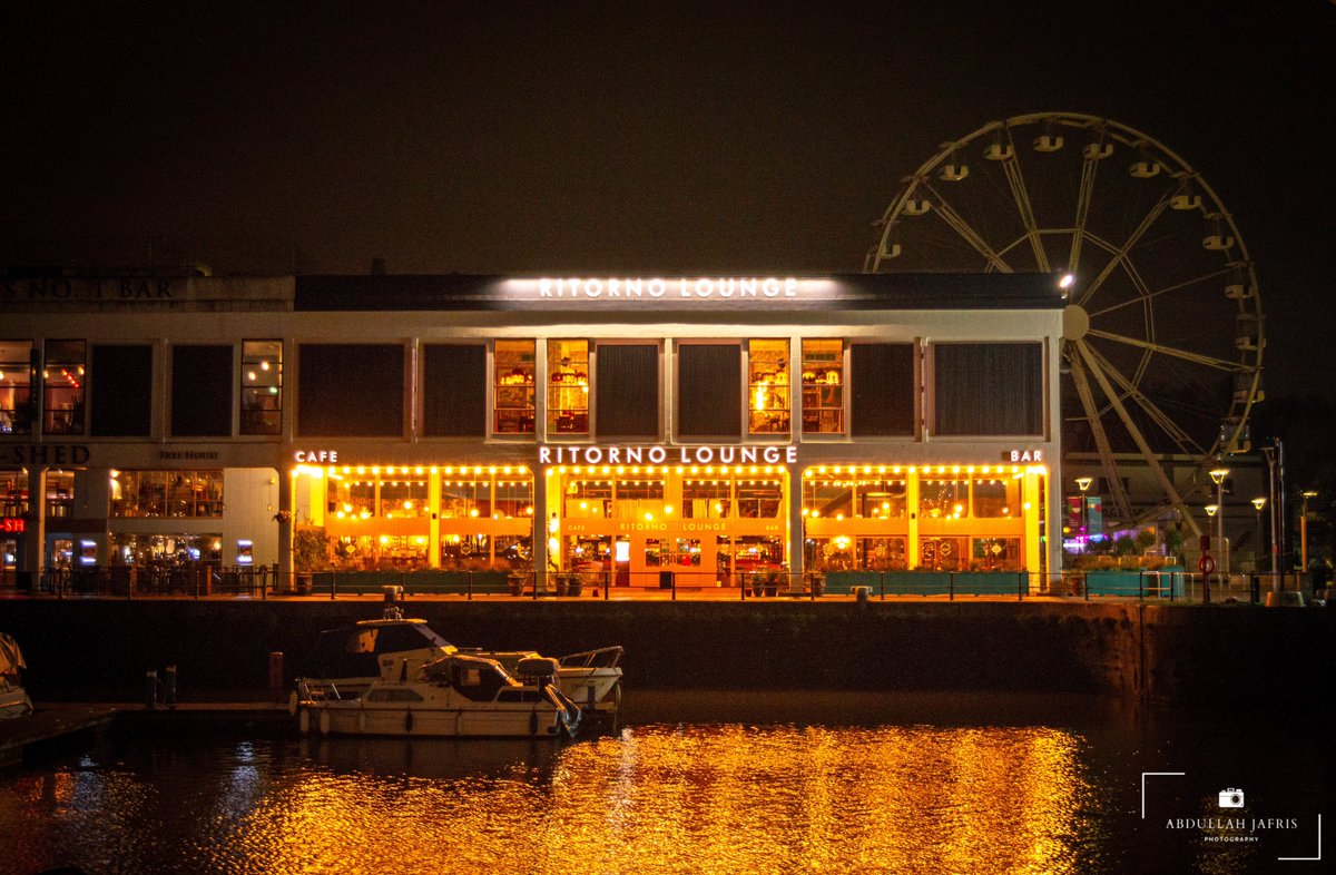 abdullahj's tweet photo. Sleigh what?! It’s Christmas already? 🎅🎄 (Pt.2)

#photography #photooftheday #dslr #nikon #nikonphotography #street #streetphotography #christmas #holidays #festive #christmaslights #bristol #uk #streetphotographer #explore #travel #lights #santa #harbourside #boats #riveravon https://t.co/C5y87dqlLr