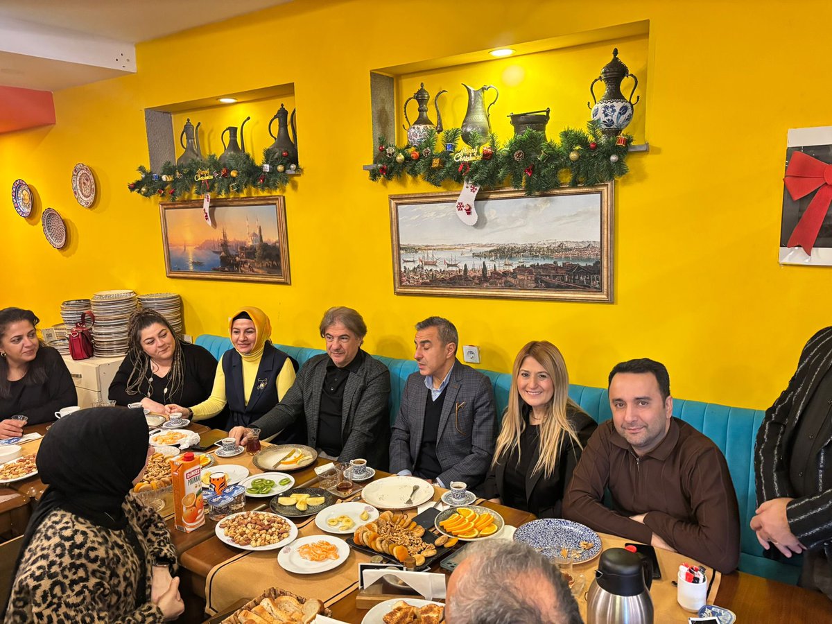 Songulozt's tweet photo. Tunus Büyükelçim Sayın Ahmet Misbah DEMİRCAN, içişleri Daire Başkanım Sayın Suna Üstüner,Beyoğlu Kaymakamım Sayın Atakan Atasoy ve Beyoğlu Muhtarlarımla samimi bir kahvaltılı sohbet
@AhmetMisbah 
@ataatasoy19 
@suna_ustuner 
@TC_Beyoglu 
@Muhtarlarbeyogl https://t.co/X1gtcmJp49