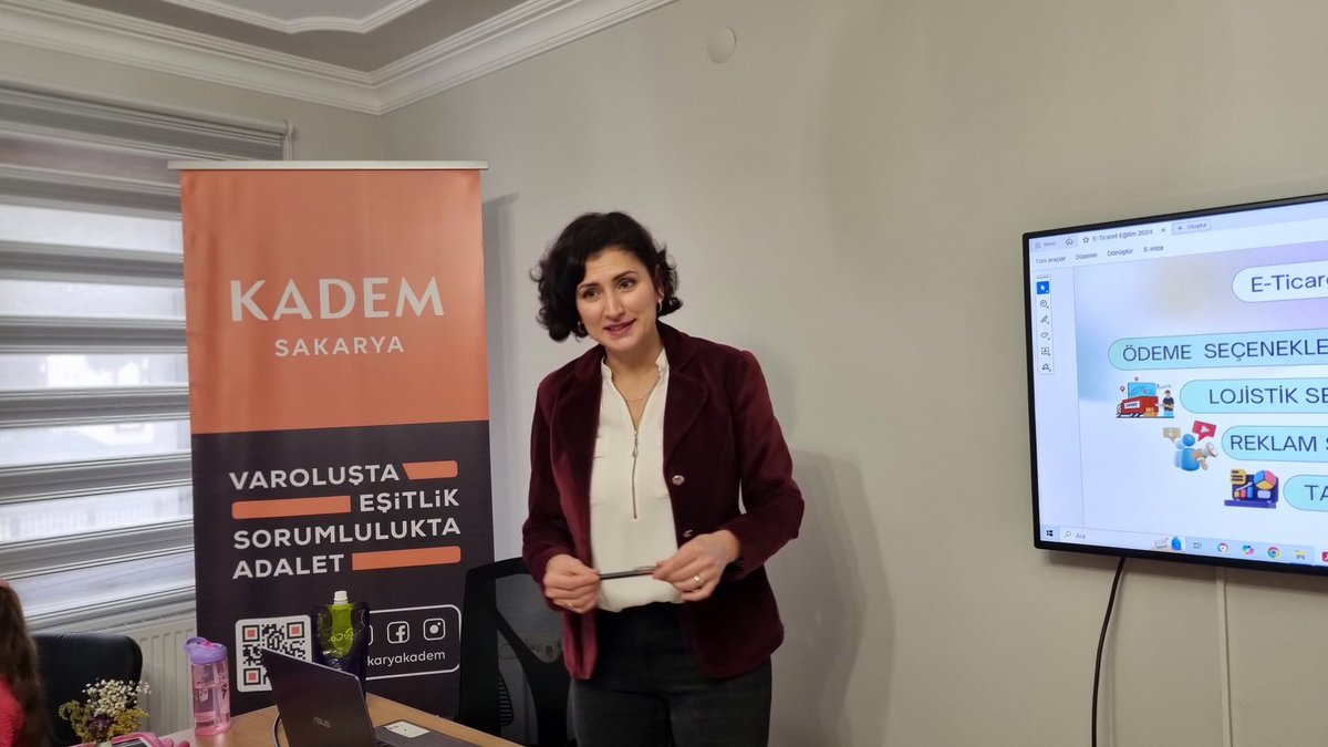 Kadın istihdamı ve beceri geliştirme programları kapsamında, Doğu Marmara Kalkınma Ajansı (MARKA) işbirliği ile 27-28 Aralık'ta,   katılımcılarımızla birlikte temsilciliğimizde gerçekleştirdiğimiz "Girişimci Kadınlara Yönelik E-Ticaret Eğitimi"ni başarıyla tamamladık.