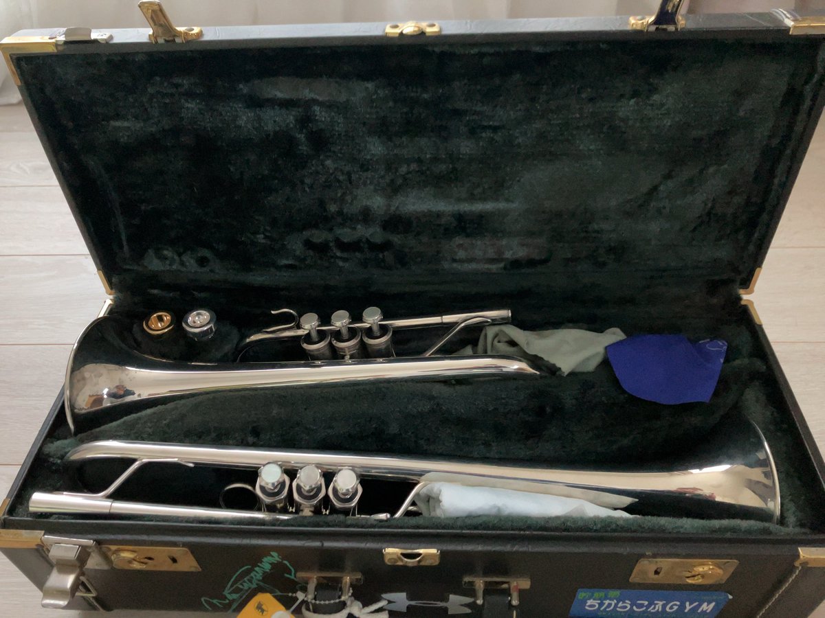 KinichiFurukawa's tweet photo. ボチボチとトランペット🎺🎵の音出し😃
2月の演奏会迄は此方の2本を持ち歩きます。
#schilke #schilketrumpet #schilketrumpets22sp #nikkan #nikkancornet #nikkancornetycr733s #ycr733s https://t.co/5G9IW8MFay