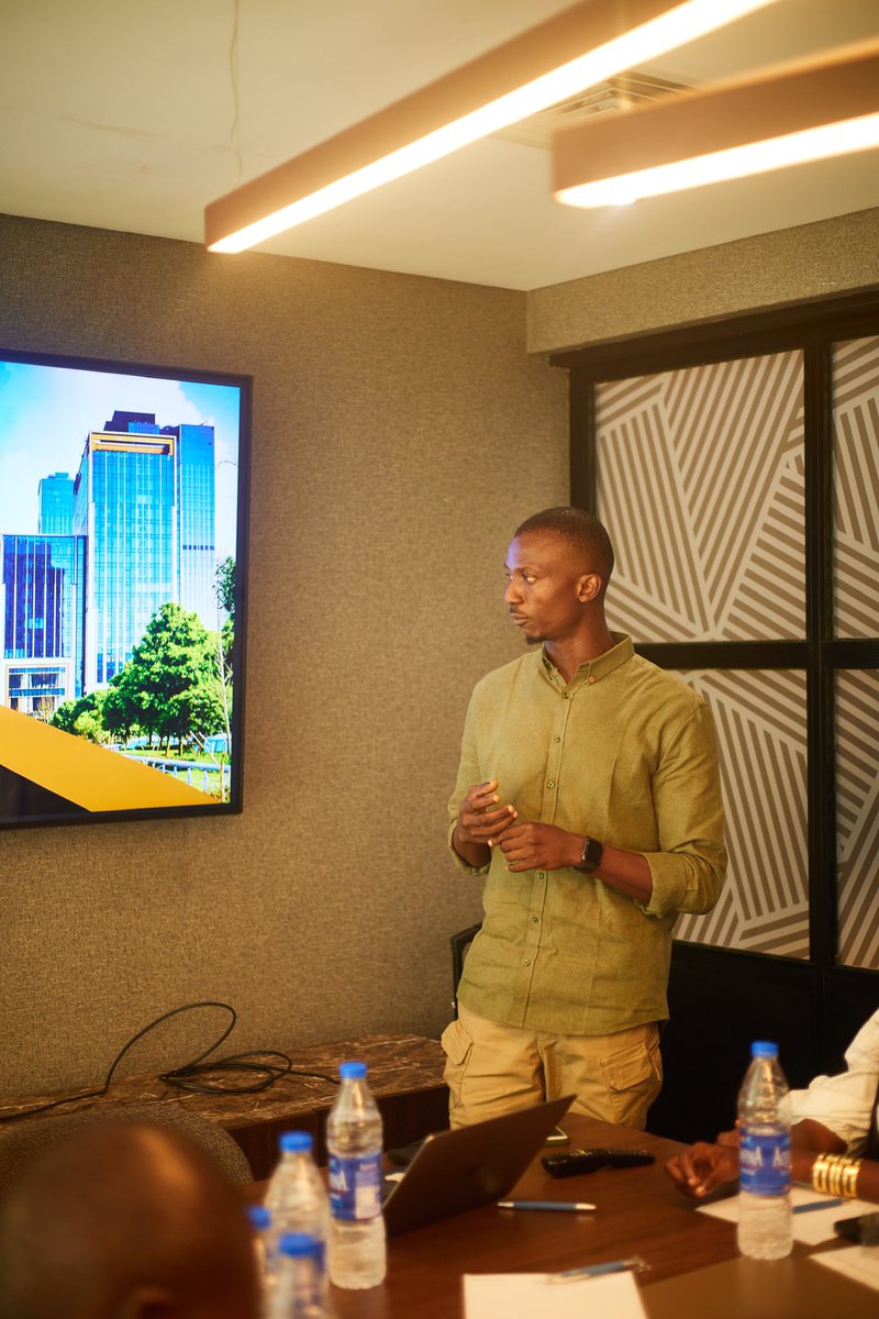 omobanj's tweet photo. Had an amazing time with Rejoice and her team, sharing insights on Digital Marketing and Real Estate!  

Discussing digital lead conversion was a privilege. Thanks for being a fantastic audience! 🙌  

Here’s to turning strategies into results! 💡🚀 #DigitalMarketing #RealEstate https://t.co/hm25Vsq6Ac