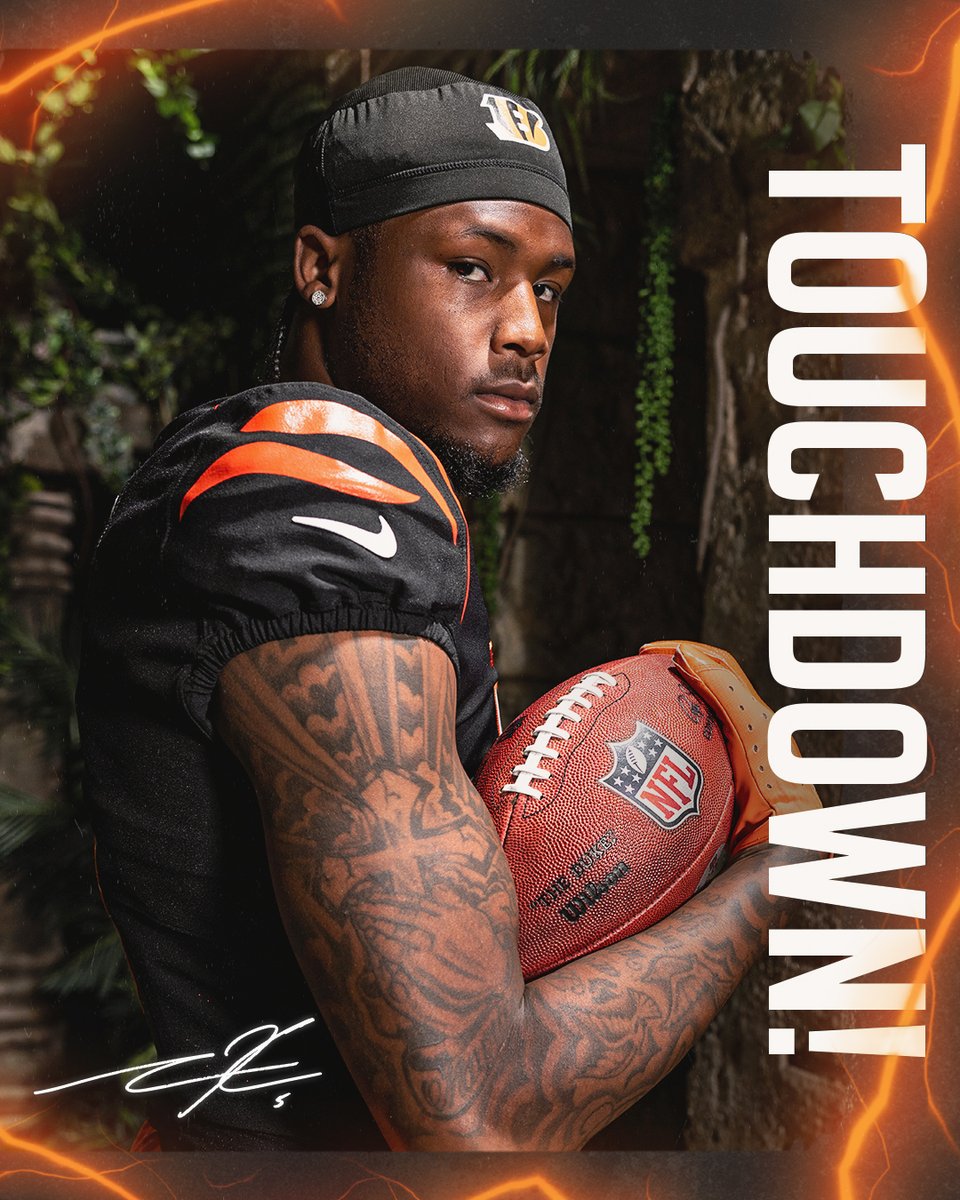 Bengals's tweet photo. AND THE CROWD ROARS "TEEEEEEE" https://t.co/4JFjDQ6PDa