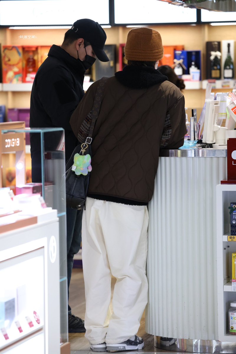 241229 ICN 🛬

#Hendery #黄冠亨 #헨드리 
#WayV #威神V #웨이션브이