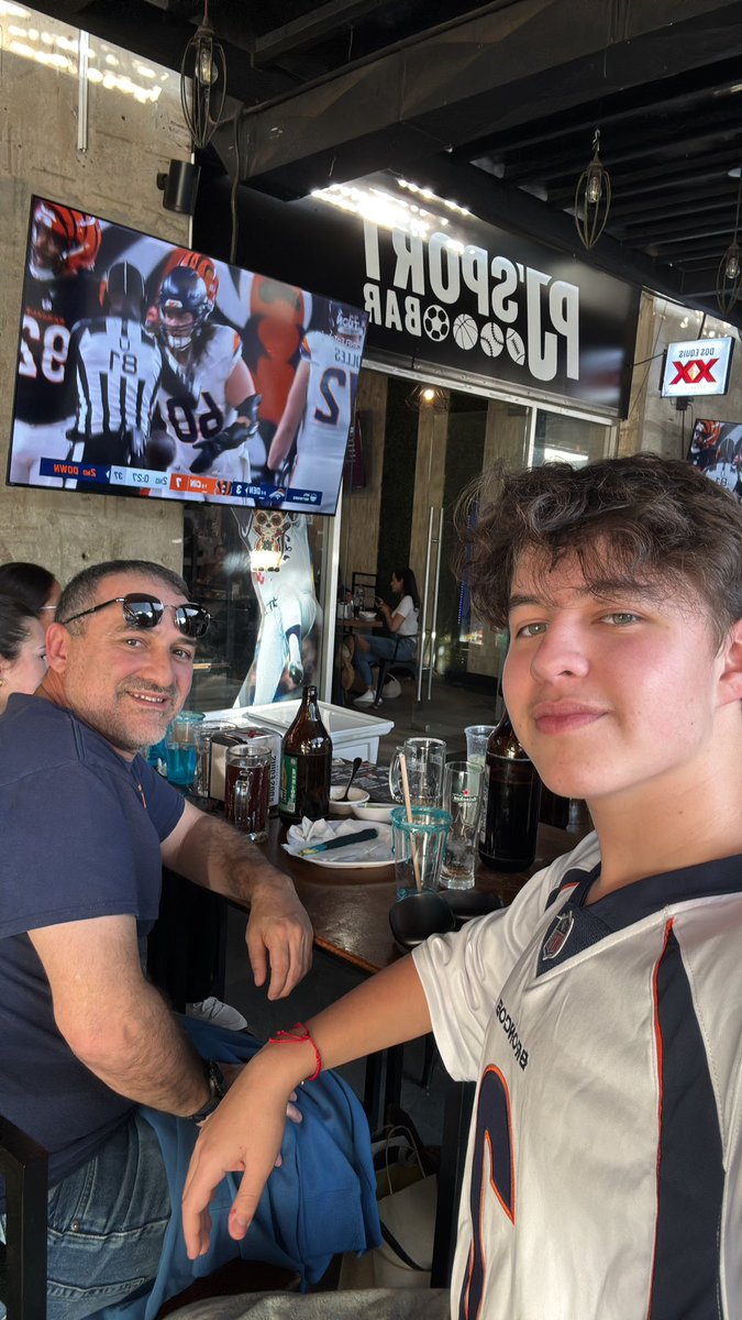 IamYankee32's tweet photo. #NFLEnTelevisa All the way from Mexico 🇲🇽 https://t.co/M2rNHTc0ek