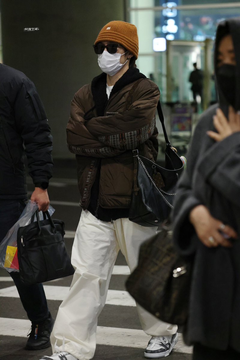 241229 ICN 🛬

冻死宝宝了🥶

#Hendery #黄冠亨 #헨드리 
#WayV #威神V #웨이션브이