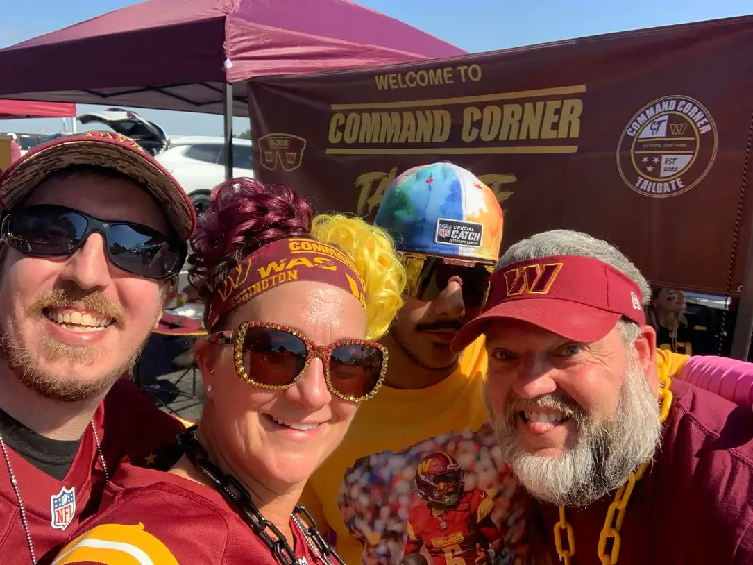 DjRizzo99's tweet image. Going to have some fun Sunday, rain not  gonna stop this #CommandCornerTailgate