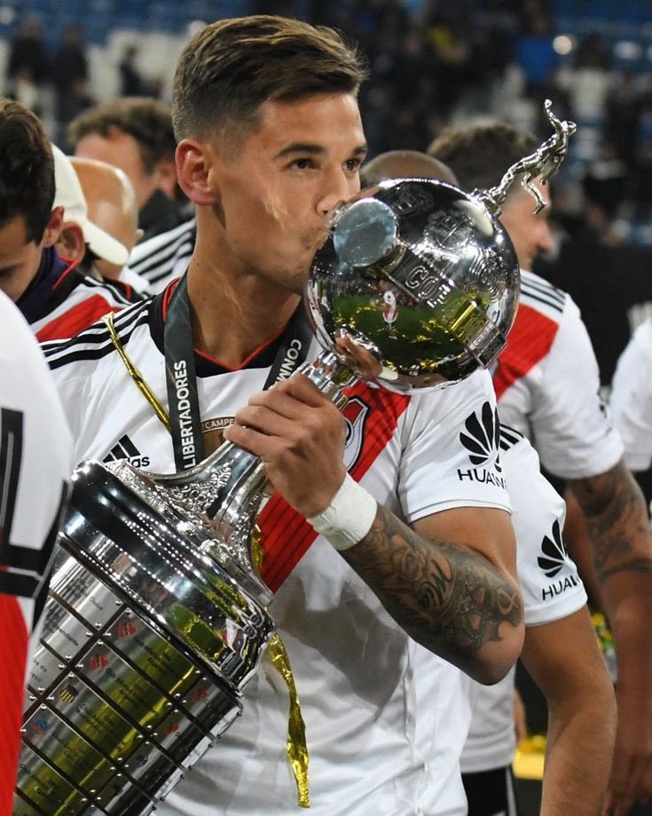 ✅💣 Lucas Martínez Quarta ES NUEVO REFUERZO de #RIVER

🤝 Todo acordado desde lo contractual.

✈️ Pasará año nuevo en Buenos Aires. 

🚚 Su familia YA ESTA haciendo la mudanza.