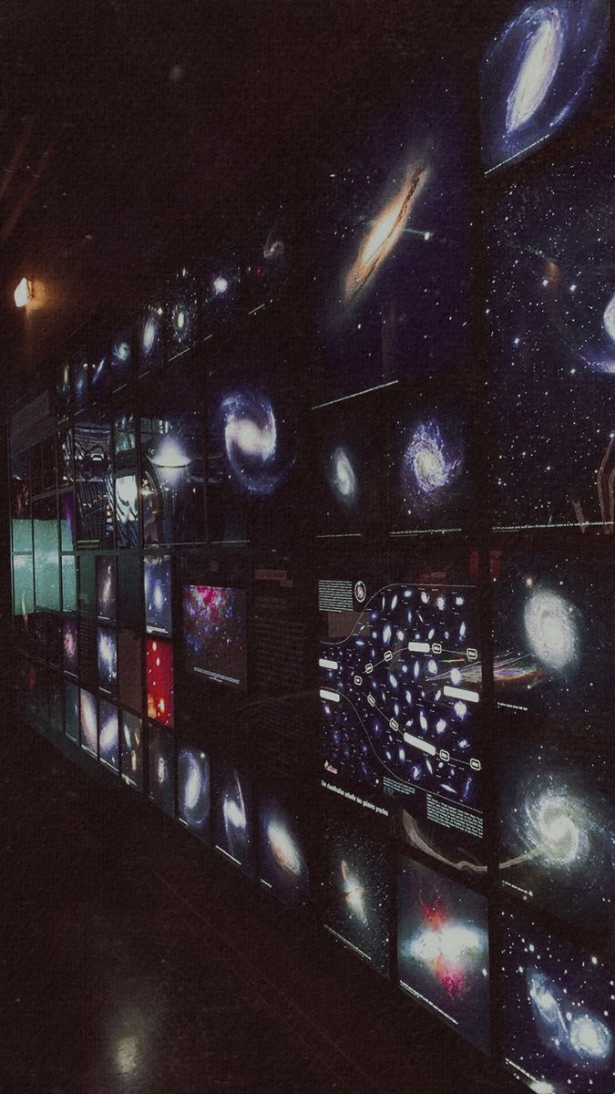 ⠀
⠀⠀⊹ ׄ🪐 ❜ Ajudando meu pai com as apresentações de final de ano no planetário. Tinha quase esquecido a quanto adoro esse lugar.
⠀