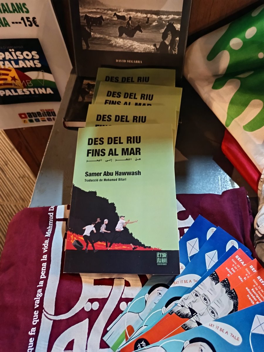 el Garraf amb Palestina 𓂆 🇵🇸 (@garrafpalestina) on Twitter photo 🔴Seguim amb la parada solidària amb Palestina fins dilluns 30 a Vilanova.
👉🏽A més del material de <a href="/proucomplicitat/">ProuComplicitat #AturemElGenocidi</a> hem incorporat el poemari "Des del riu fins al mar" d'<a href="/EterEdicions/">Èter Edicions</a> de Samer Abu Hawwash.
🌿Us hi esperem!
🇵🇸Visca Palestina lliure! ✊🏽 🔴Seguim amb la parada solidària amb Palestina fins dilluns 30 a Vilanova.
👉🏽A més del material de <a href="/proucomplicitat/">ProuComplicitat #AturemElGenocidi</a> hem incorporat el poemari "Des del riu fins al mar" d'<a href="/EterEdicions/">Èter Edicions</a> de Samer Abu Hawwash.
🌿Us hi esperem!
🇵🇸Visca Palestina lliure! ✊🏽