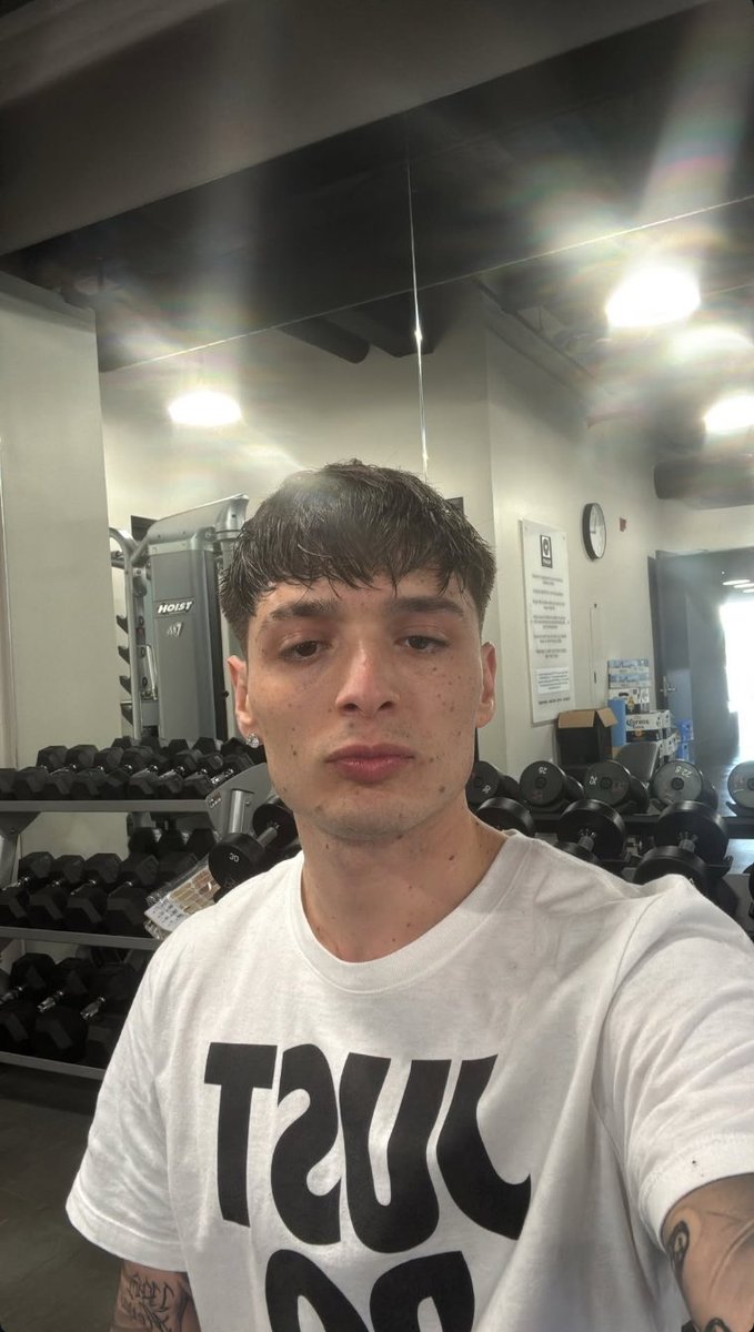 dd6nily's tweet image. Hablemos de que peso Pluma es el cantante latino más hot/guapo del momento