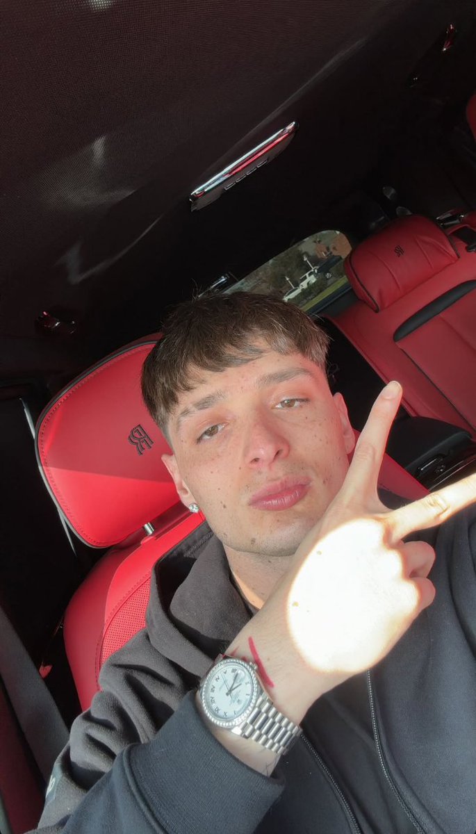 dd6nily's tweet image. Hablemos de que peso Pluma es el cantante latino más hot/guapo del momento