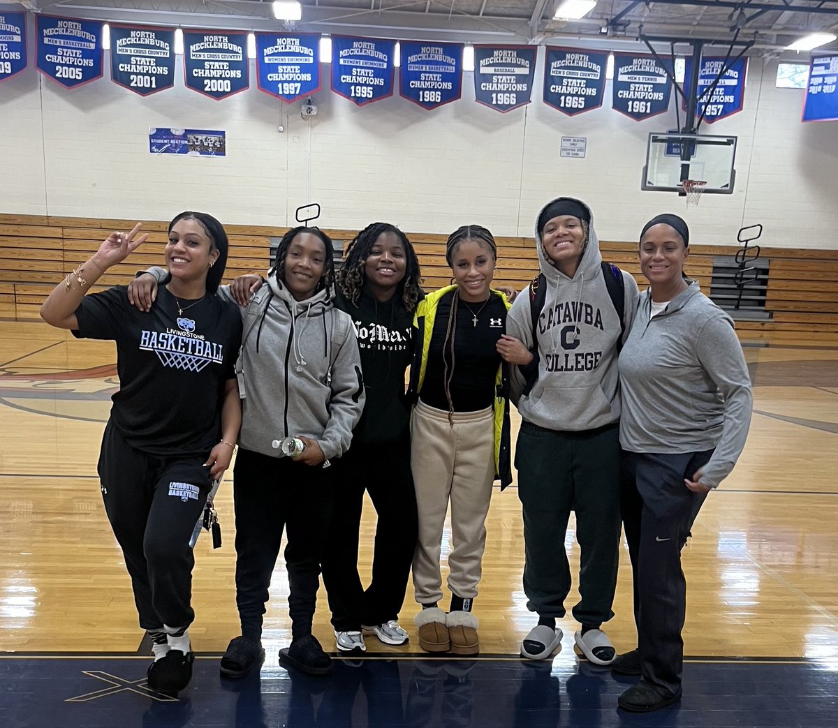 🔴🔵Got a visit today full of wisdom and experience from Lady Viking Alumni ⁦<a href="/bostonbates2024/">bostonbates2024</a>⁩ ⁦<a href="/vaehwitdabucks/">Nevaeh Farmer🏀⛹🏽‍♀️</a>⁩ ⁦<a href="/Itsjust_Kairah/">Kairah Dixon-Booker</a>⁩ ⁦<a href="/_DPhoops/">Dearia Page</a>⁩ ⁦<a href="/chelseabuckets/">Chelsea Rivera</a>⁩           #viking4life 🏀💙❤️