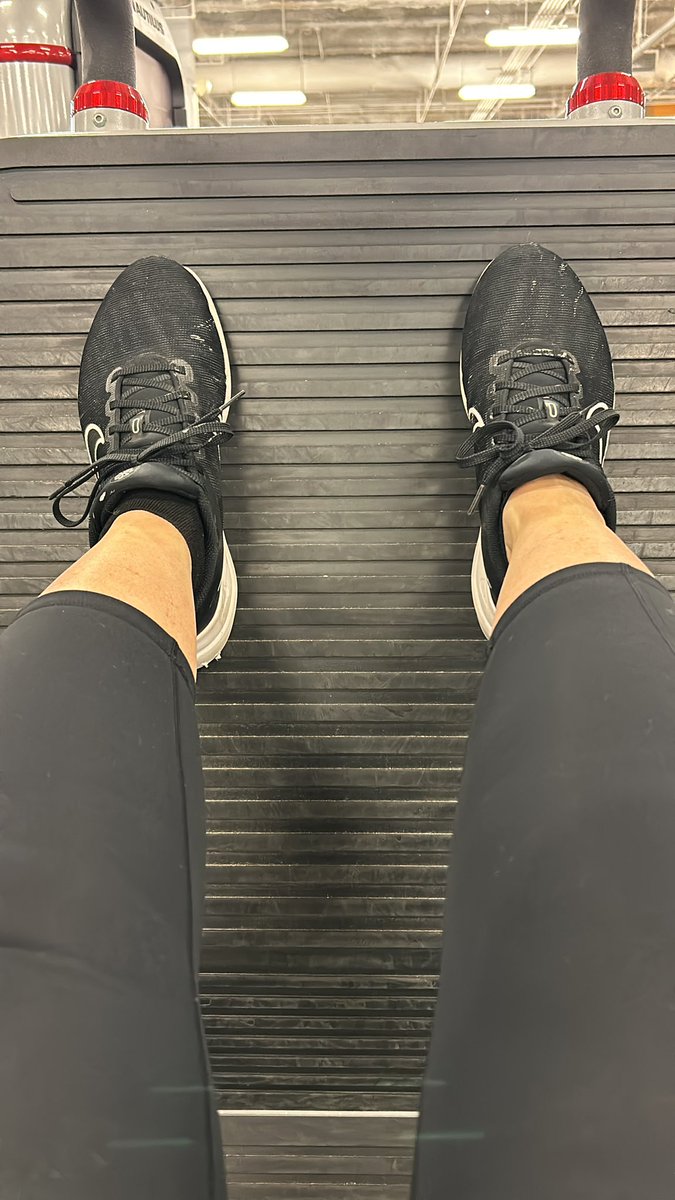 coraliew's tweet photo. Gym is kicking my ass today.. wondering if my leg and knee will ever be pain free? That is why I had full leg realignment surgery and knee replacement… all I do is strengthen and the pain is as bad as it ever was. 🥺 #pain #TryingHard https://t.co/0MQNNcyzoh