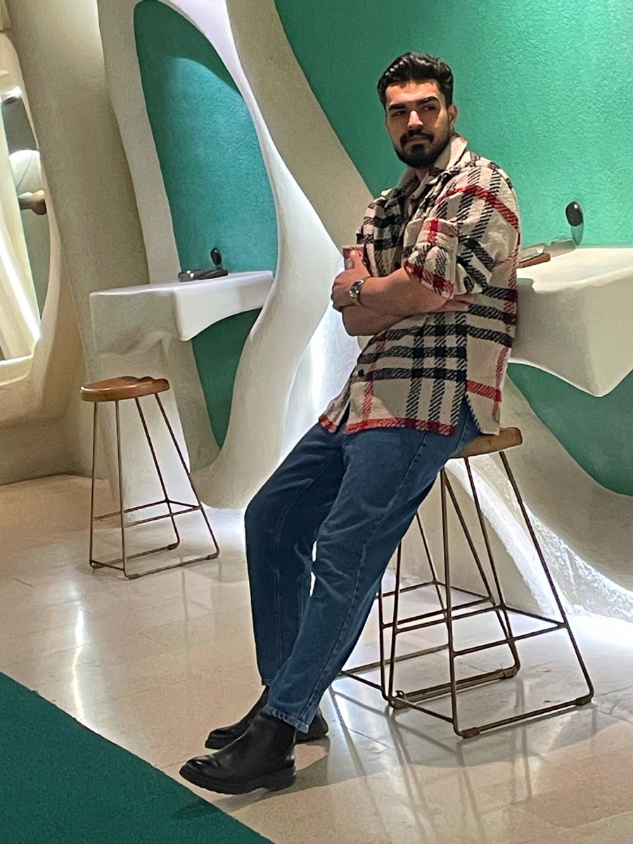 هنوز پا برجا هنوز استوار