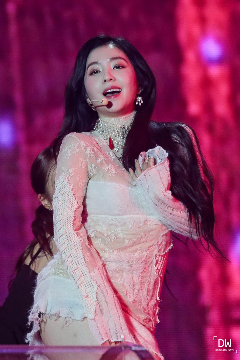 dazzlingways's tweet photo. [HQ][241228] YUEWEN MUSIC FESTIVAL RED VELVET IRENE 

#YUEWENMUSICFESTIVAL #REDVELVET #레드벨벳 #아이린 #IRENE https://t.co/44KOKYuDxy