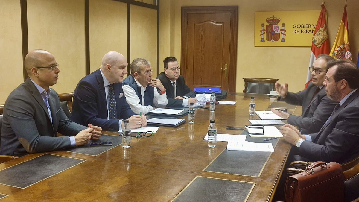 Y gracias también al Secretario General de Movilidad de <a href="/transportesgob/">Ministerio Transportes y Movilidad Sostenible</a> Alvaro Fdez. Heredia <a href="/Transxte/">🚉Álvaro F Heredia🚅🚈🚂</a>, por su apoyo y trabajo. Sabe que puede contar con nosotros para trabajar por un sistema de abonos razonable y sostenible, que equilibre territorial y socialmente España.