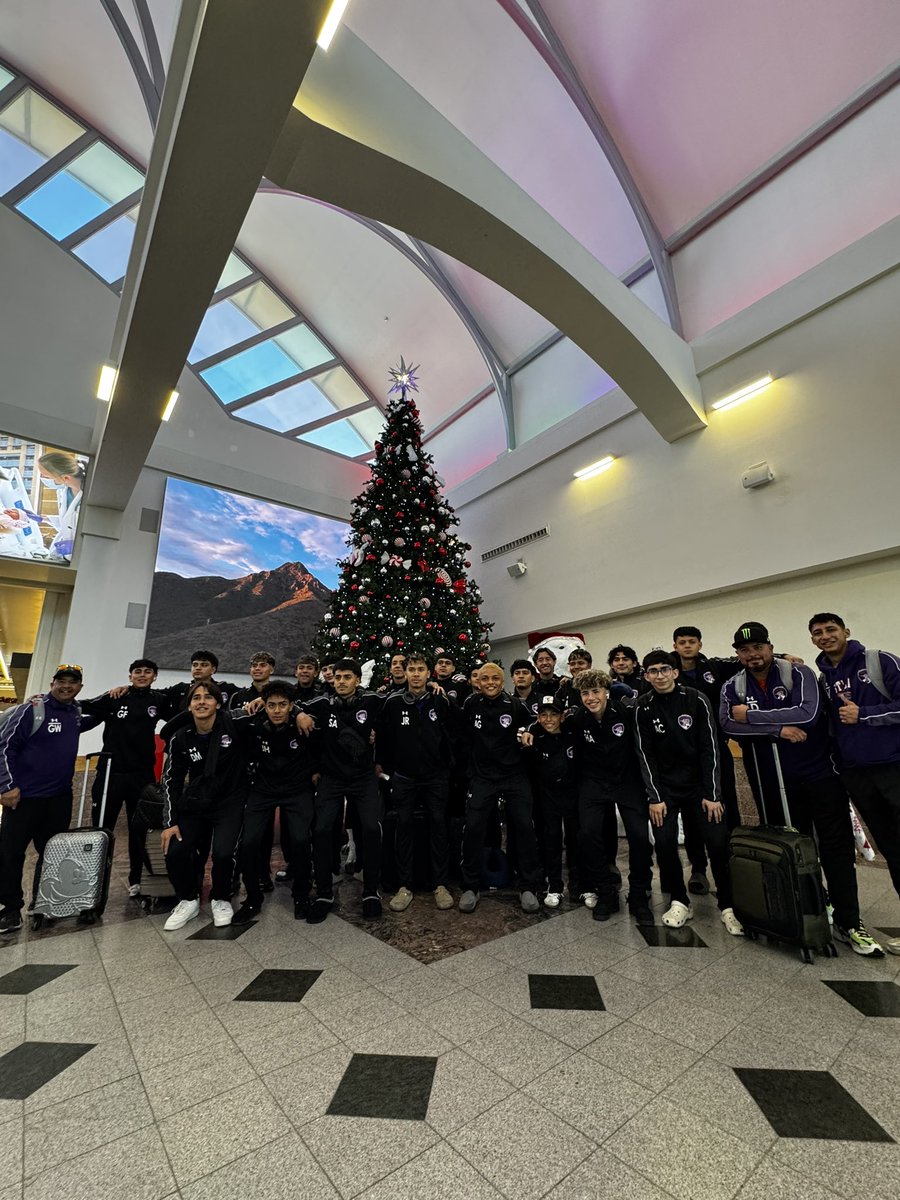 _ndebora07's tweet photo. Gael off to England with @EHSoccerENGLAND 🏴󠁧󠁢󠁥󠁮󠁧󠁿♥️🇬🇧 https://t.co/rEAcMwWRDC