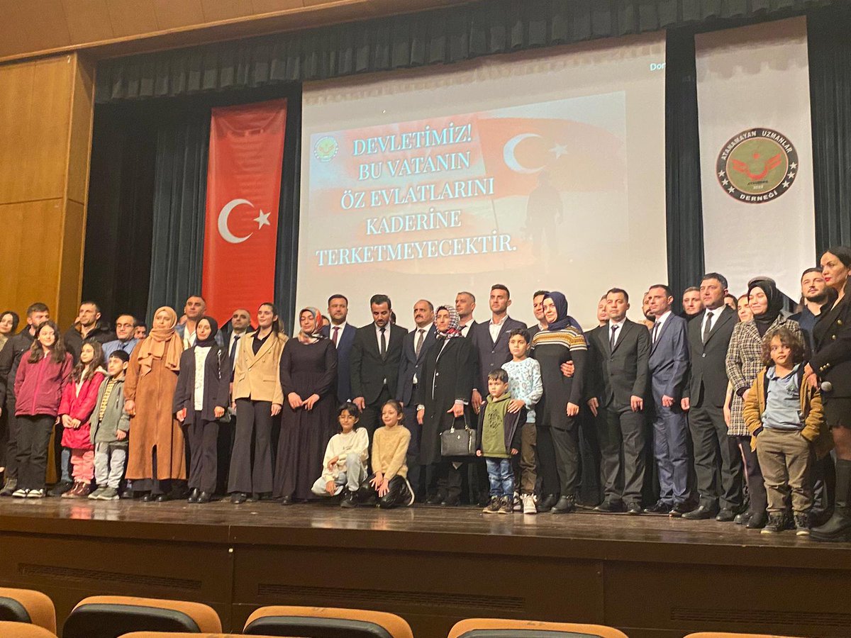 Atanamayan Uzmanlar Derneği (ATAUZDER), Kahramanmaraş’ta düzenlediği konferansta, eski uzman çavuşların ve eşlerinin yaşadığı zorlukları gündeme taşıdı. Necip Fazıl Kısakürek Kültür Merkezi’nde gerçekleştirilen etkinlikte, “Eski Uzman Çavuşların Memuriyete Geçişleri ve