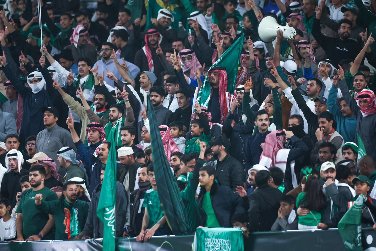 Yalmisehal's tweet photo. رجال الأخضر دائمًا في الموعد.. 
رجال في الملعب ورجال في المدرجات 🙏

قدموا مباراة كبيرة أمام شقيقنا منتخب العراق، كل التهاني لمنتخبنا الوطني التأهل إلى نصف نهائي #خليجي26  وشكراً 
للجمهور السعودي العظيم ولكل من ساند الاخضر. 🇸🇦🇸🇦 https://t.co/lZGzqu4hFp