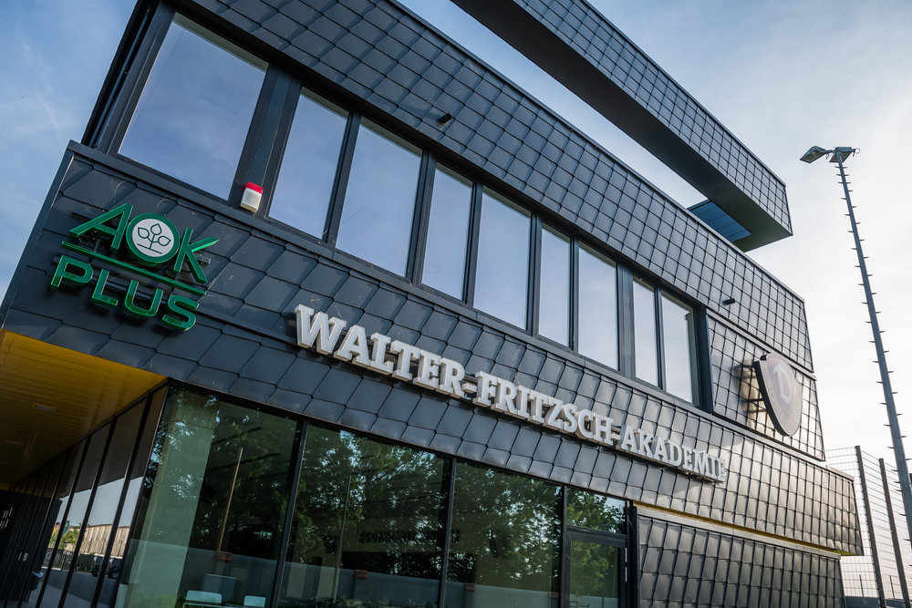 The public training will place on Saturday, January 4th at 3:30 p.m (DE). in our training center. 💪

#sgd1953 #SGD #DynamoDresden #Dresden #forzadynamo