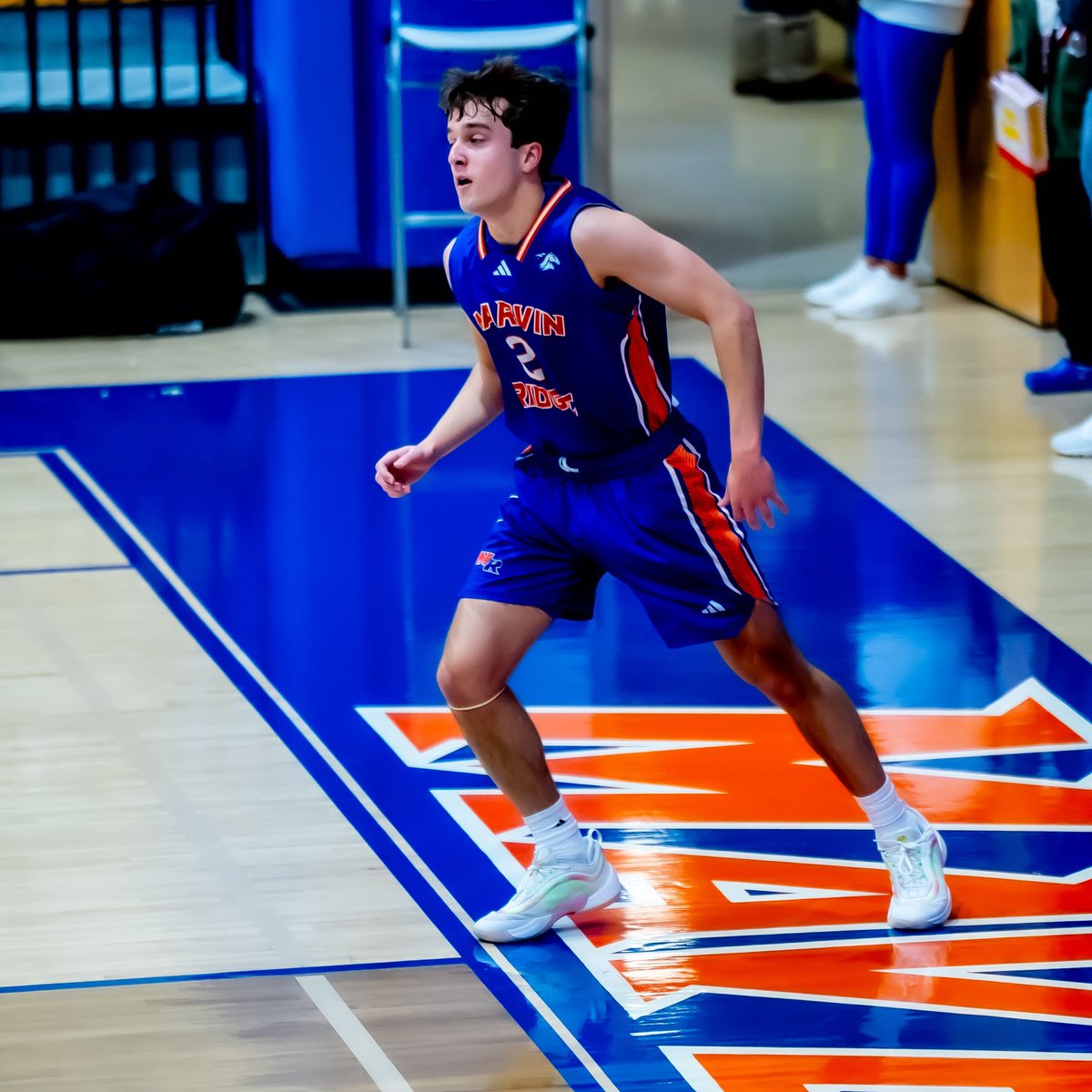 2025 Alex Hutchins (Marvin Ridge) has had a good overall weekend. Really like his ability to get to his spots to knock down perimeter shots but also has been strong today in making plays off the bounce. #PhenomNewYearsBash