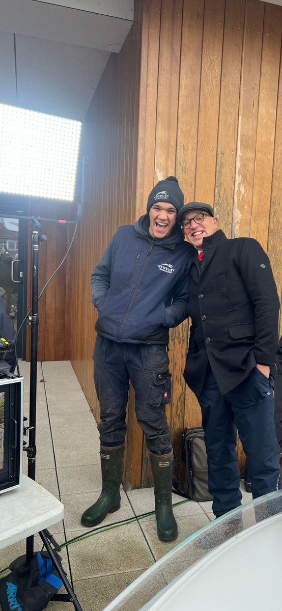 joshapiafi's tweet image. Me and my boy working in our roles at @NewburyRacing today. Brilliant afternoon of racing sponsored by @coralofficial. Huge congrats to all the racecourse team for all their hard work that resulted in a crowd of over 10,000 and a huge 48% uplift on 2023 👏🏽
📸 @skysportsAlexH