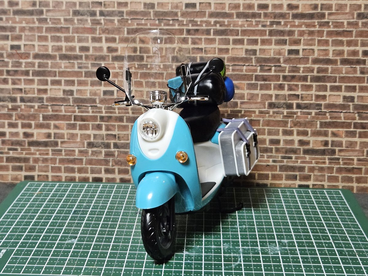 misosiru0608's tweet photo. マーカーで部分塗装
あとはヘルメットとデカール貼り https://t.co/lq9f5cddY4