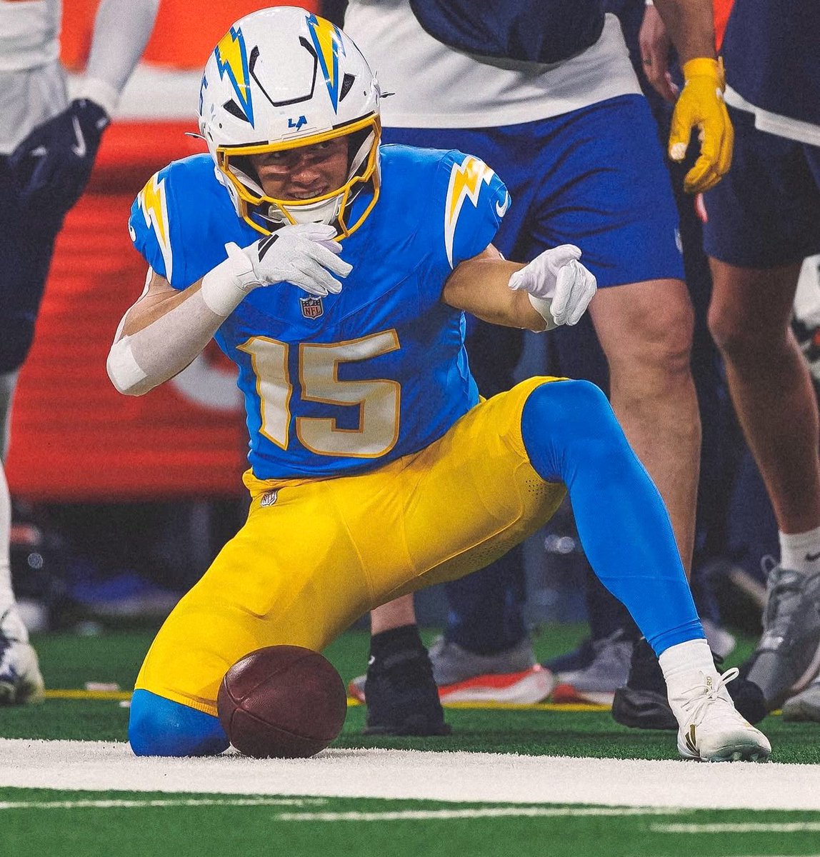 lafullybolted's tweet image. 1K RECEIVING YARDS IN HIS ROOKIE YEAR. LAMBO LADD. 💸