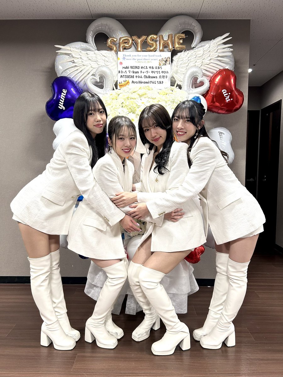 SPYSHE_official's tweet photo. ✔12.28

✨️SPYSHE LAST LIVE✨️

Hunterの皆さん3年間SPYSHEに
温かい応援をありがとうございました

 #SPYSHE https://t.co/wSB4hakXbB