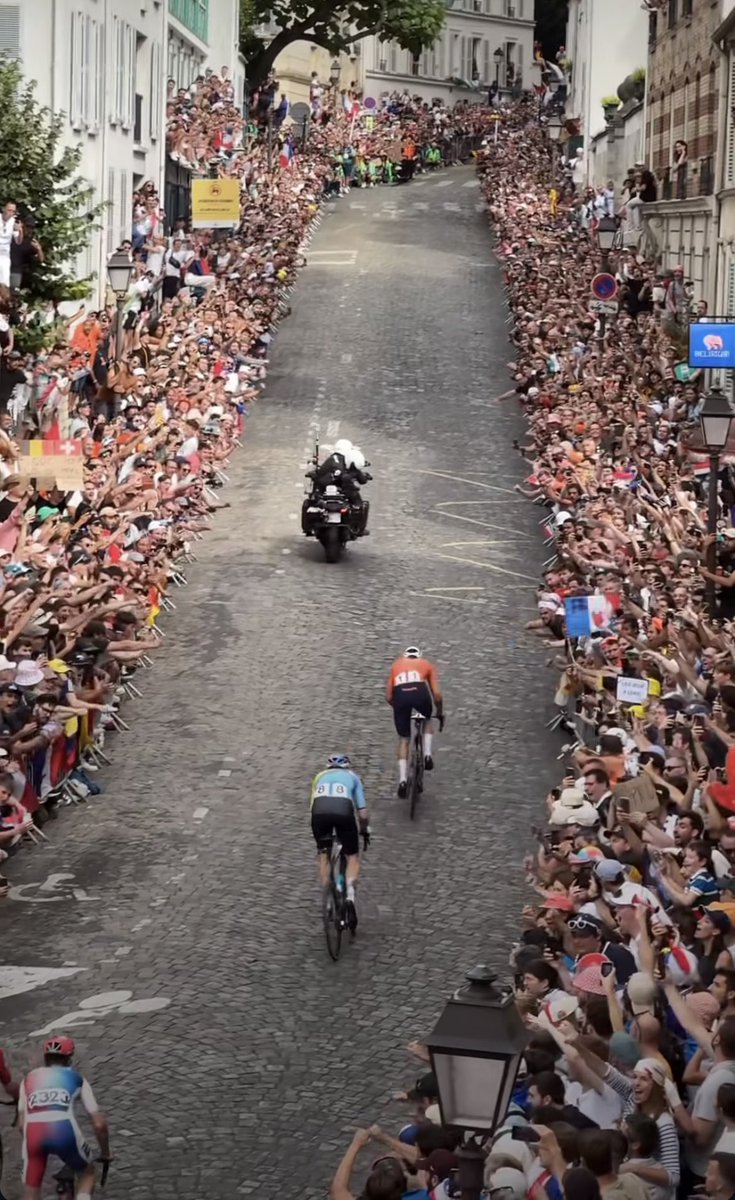 VitoFoane's tweet photo. @faustocoppi60 Just two boys enjoying Paris 😉 
(full screen view recommended) https://t.co/FawJh3PmMz