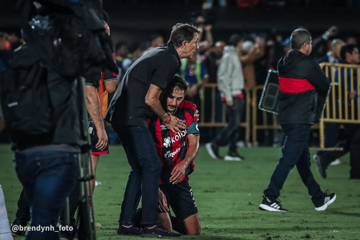 saminaminaeewae's tweet photo. No sé cuando, no sé como pero de esta nos levantamos y me moriré con estos colores corriendo por mi sangre pase lo que pase 

La vida da revanchas y vamos a dejar la piel hasta que así sea 🦁🔥 https://t.co/kGw9kYFt36