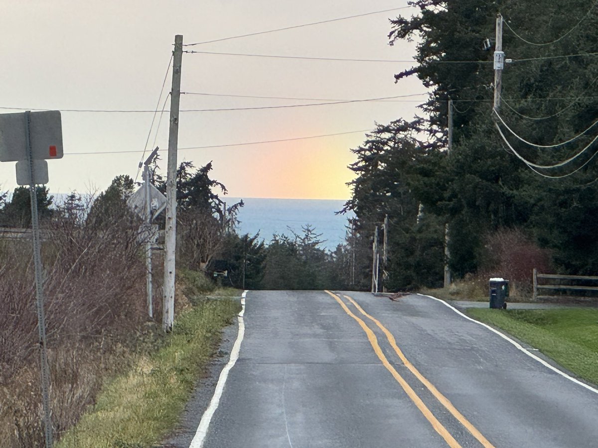 relentlessRat's tweet photo. #wawx 
Rainbow over the straight of Juan de Fuca https://t.co/h6l8PtxaVr