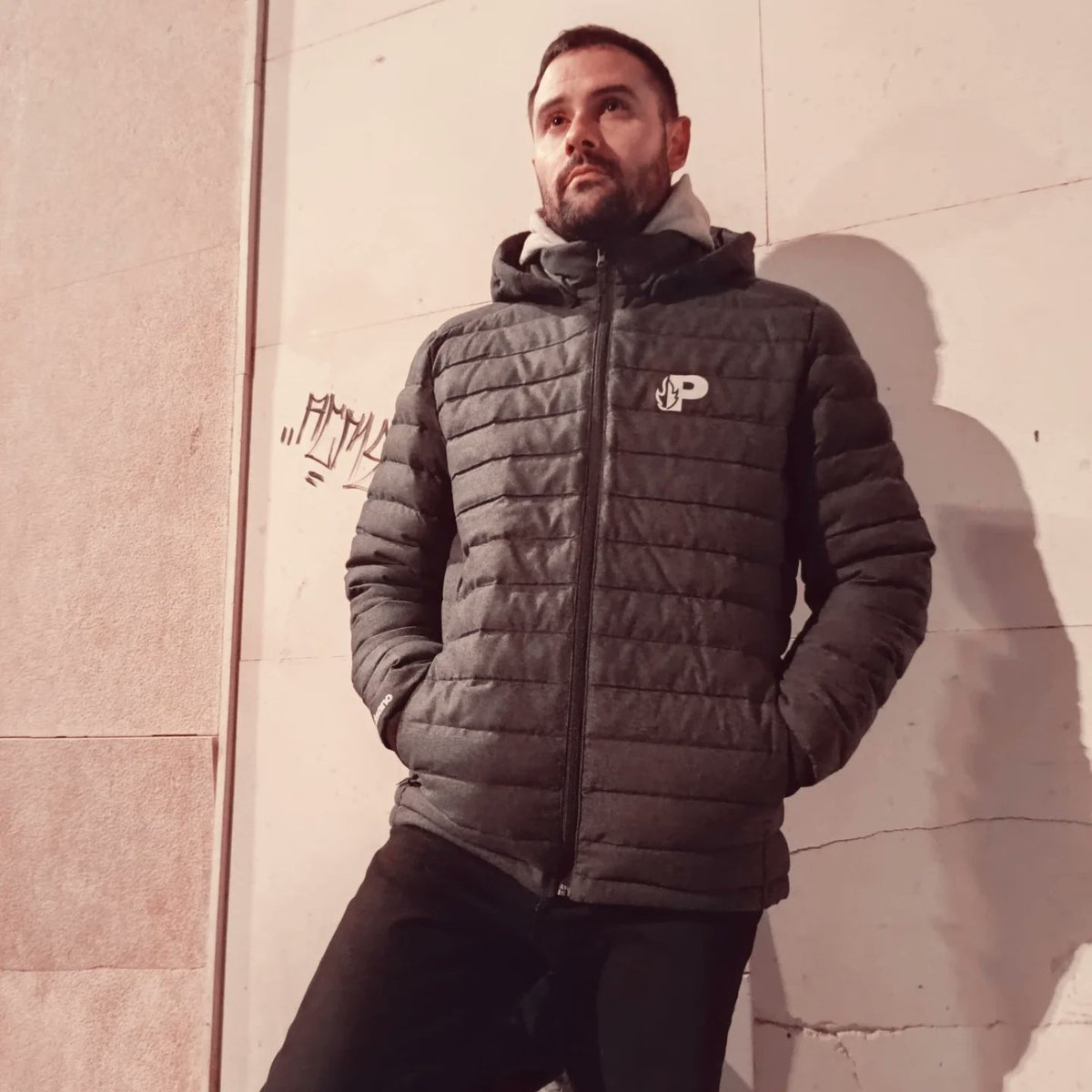 🔥Nova Jaqueta P24🔥

Treiem una nova jaqueta ara que el fred apreta.
Jaqueta encoixinada, lleugera, de coll alt i caputxa desmuntable. Cremallera frontal i a les butxaques. Tacte de llana, canalé als punys i a la cintura.

Un goig ❤️‍🔥
👇🏼
partisano.cat/ca/p/jaqueta-e…