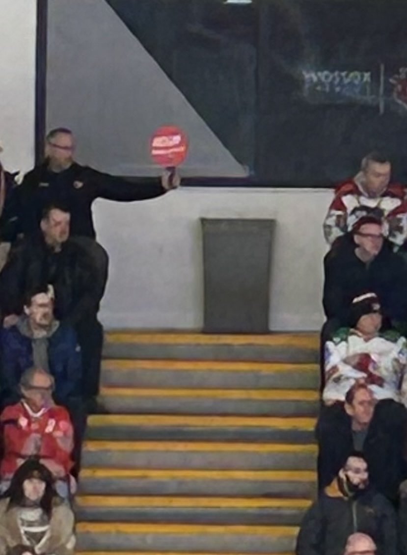 _draney's tweet image. Using his energy wisely whilst stewarding 😊🤣🤣