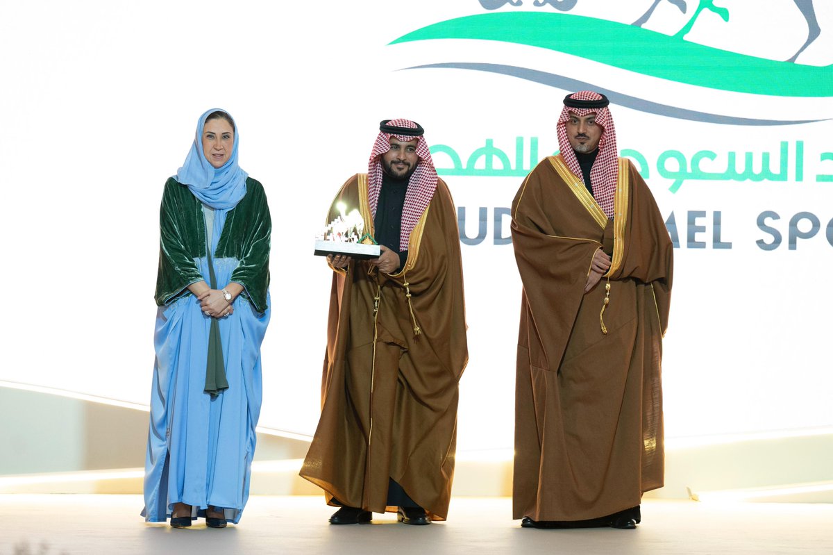 كرمت وزارة الثقافة الاتحاد السعودي للهجن بمناسبة نجاح مبادرة #عام_الإبل2024

ومثل الاتحاد في التكريم المهندس محمود البلوي المدير التنفيذي.
