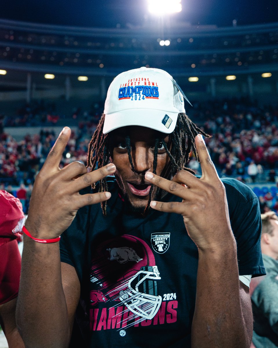 RazorbackFB's tweet photo. Pics that go hard…😮‍💨 https://t.co/Fe2qqK1SC9