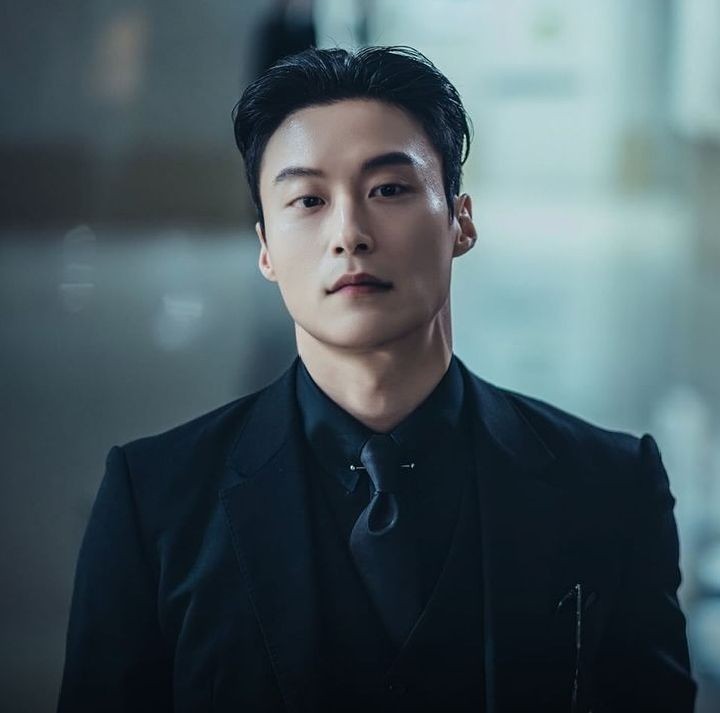 Shownushades's tweet photo. Don't they kinda look alike #heonamjoon and #Choisan I was all for this guy since ep 1 in wtpr didn't know he was the guy in snowdrop😭as ML's friend. #WhenThePhoneRingsEp https://t.co/aaiiJrmh0m