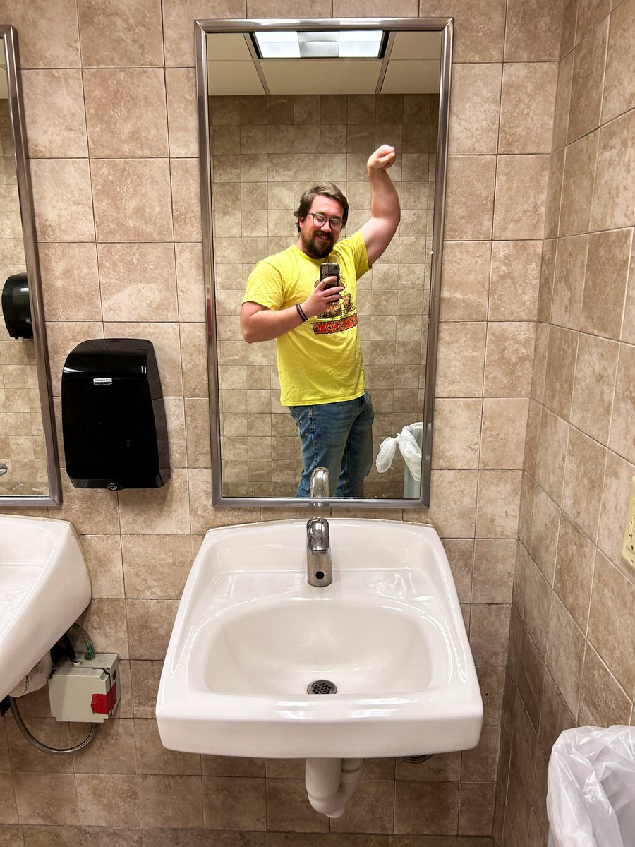 CashmasterSpike's tweet photo. I’m going to an EDM show on a BATTLESHIP and you’re paying for My drinks, consider it an early birthday present 😈 https://t.co/t6FoPpRnwV